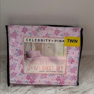 Celebrity Pink Floral Twin Sheet Set brand new